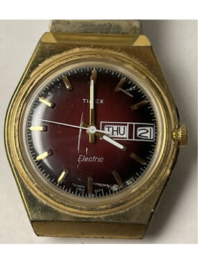 Vintage Timex Electric Watch Gold Tone Burgundy Red Dial Day Date 1970s Back Set